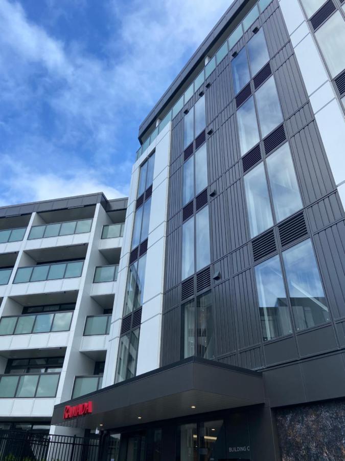 Ramada By Wyndham Newmarket אוקלנד מראה חיצוני תמונה